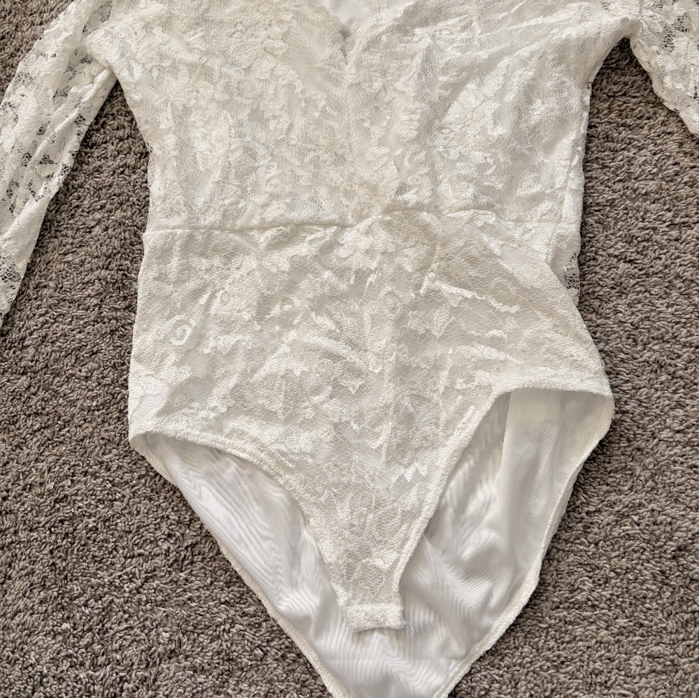 NWOT Elegant White Lace Bodysuit Top - Picture 4 of 4